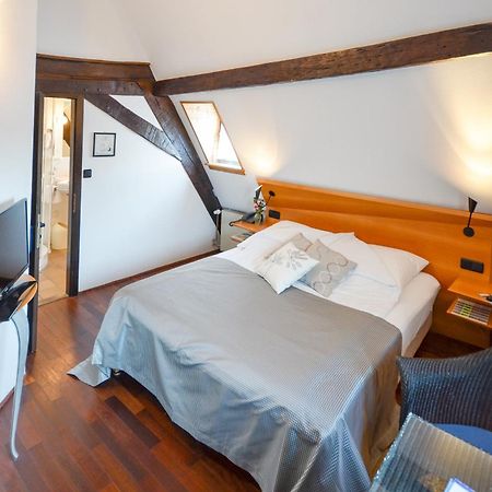 Restaurant & ****Hotel Hoeerhof Idstein Rum bild