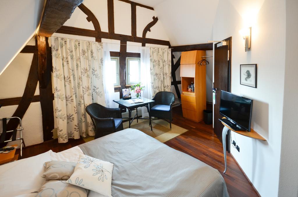 Restaurant & ****Hotel Hoeerhof Idstein Rum bild